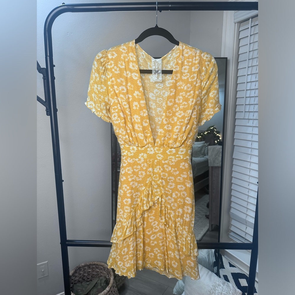 ⭐️ Sadie & Sage Yellow Floral Flowy Dress | Size Small - Picture 5 of 7